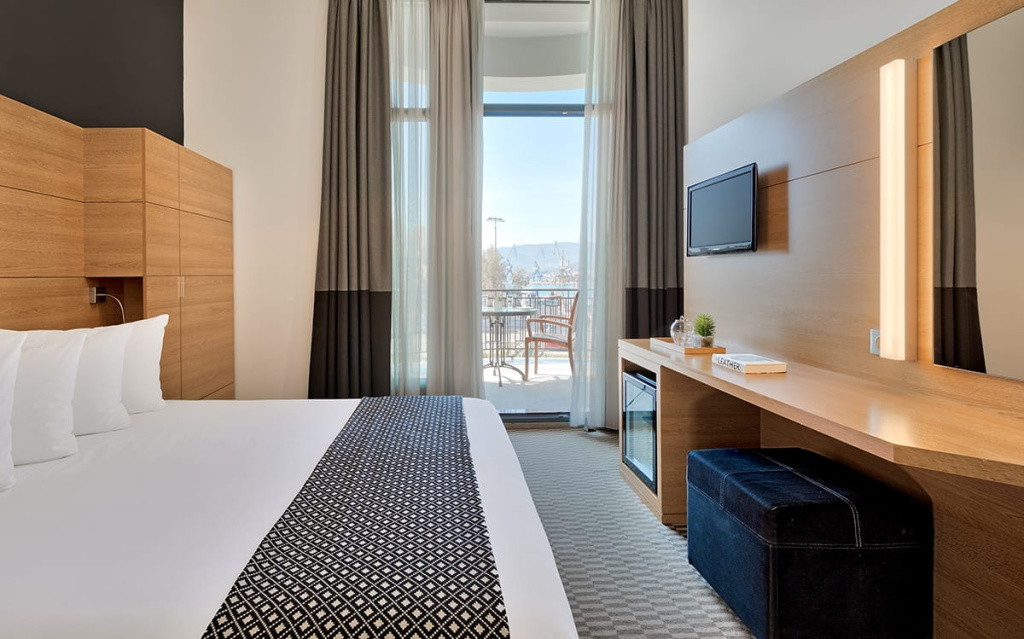 Deluxe Double room with sea view (full double bed)