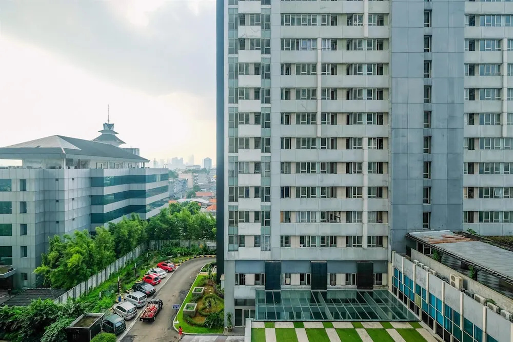 Comfort And Homey 2Br At Nifarro Park Apartment