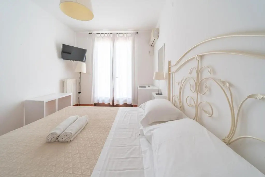 Standard Double room with balcony and with sea view (full double bed)
