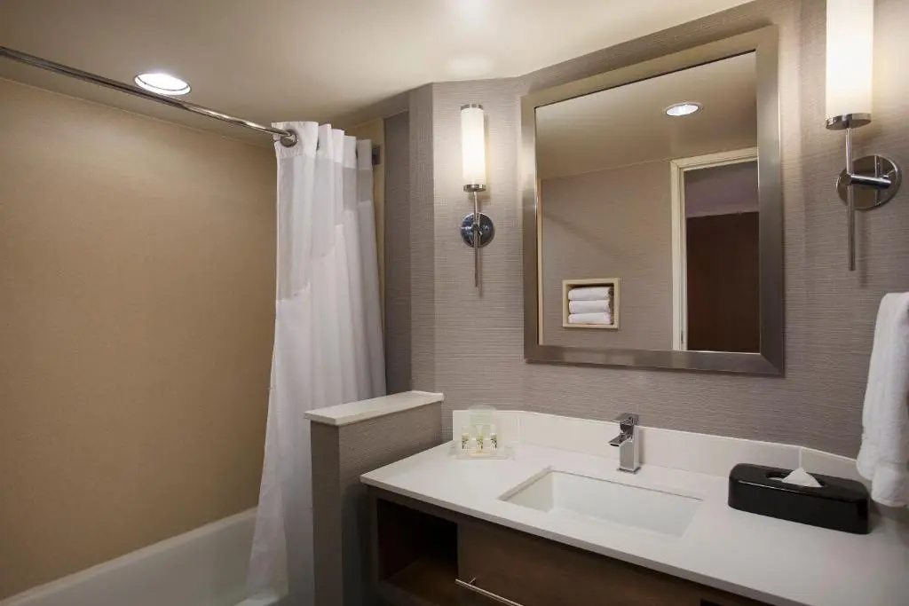 Holiday Inn Grand Rapids Airport by IHG - Chambres