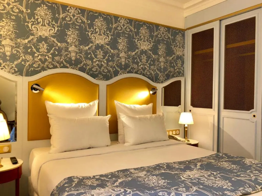 Classic Double room (full double bed)