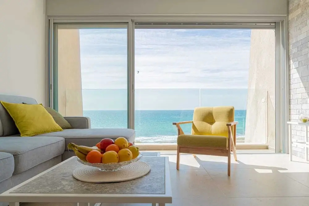 Stunning Beachfront Apt W Epic Sea Views - фото 5