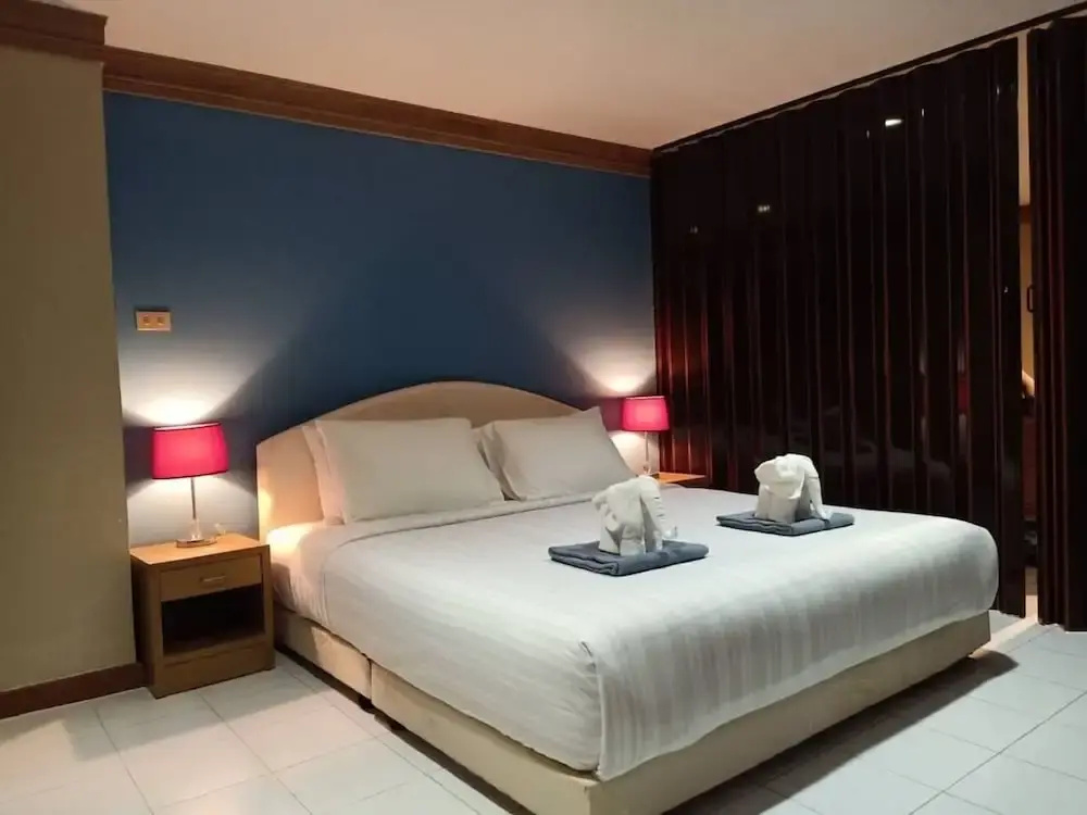 65m² Patong Beach Resort - Olympic Size Pool, Gym, SPA +
