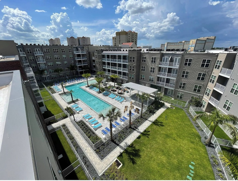 Landing Apartments near Sand Lake - Universal