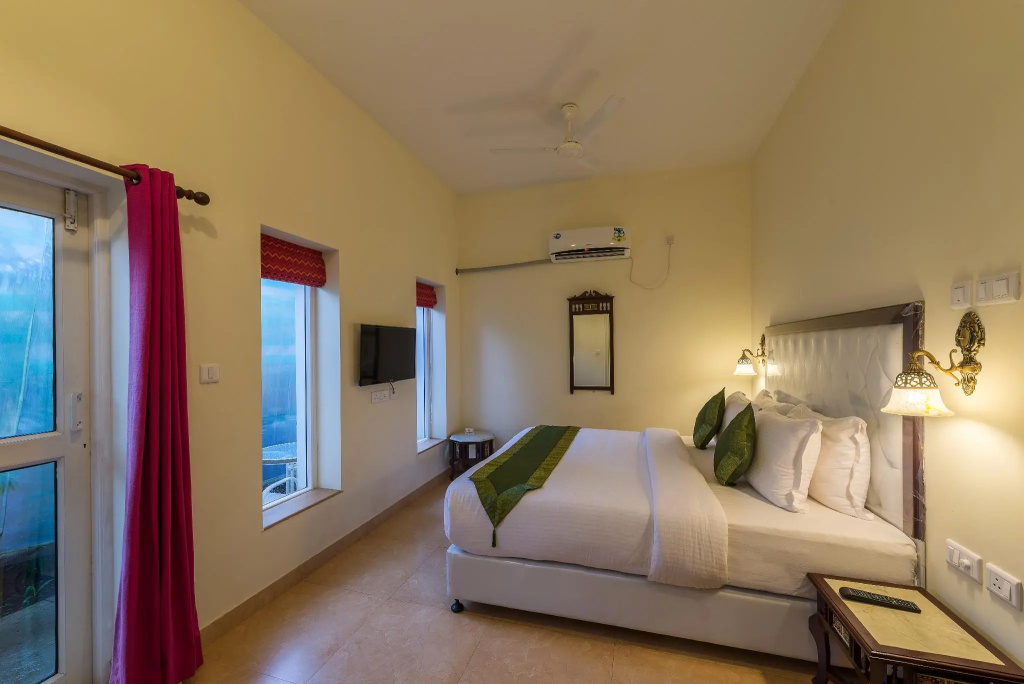 Standard Double room (full double bed)