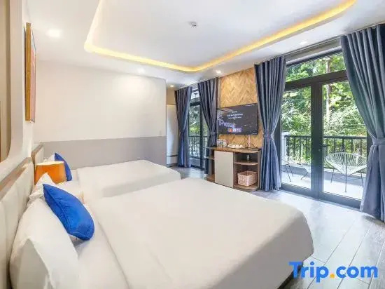 Superior Family room with balcony