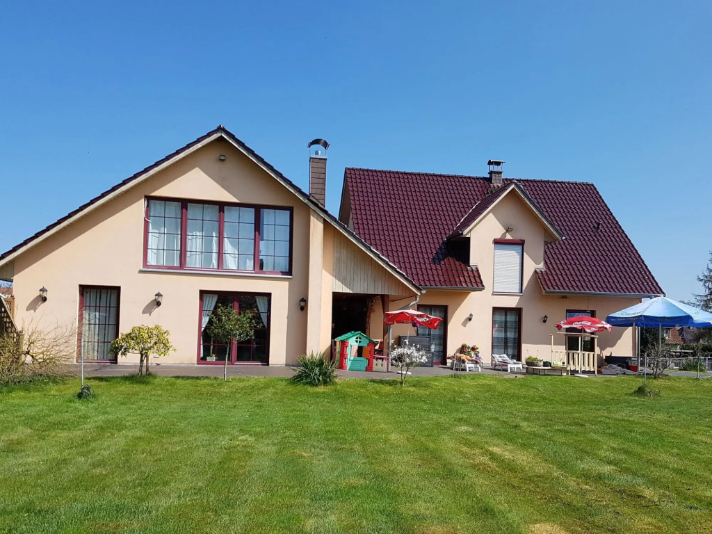 Reizendes Ferienhaus mit Swimmingpool Naehe Ostsee