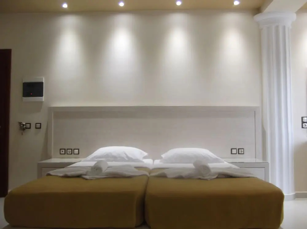 Mariana Hotel — 1