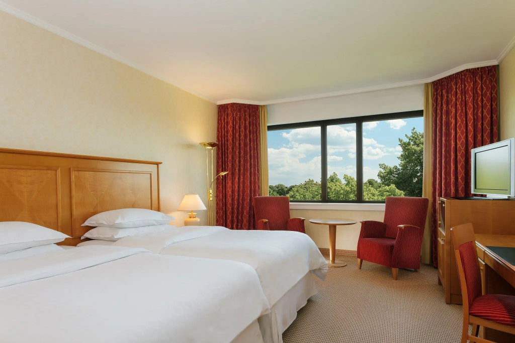 Standard Club room with view