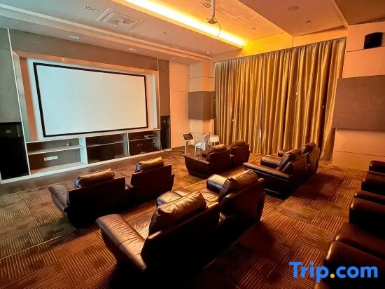 Macrolink 2B2R 7 pax Condo Medini near legoland