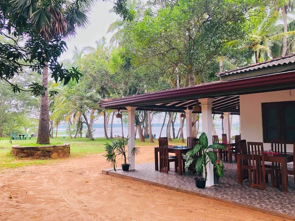 Lucas Lake Hotel