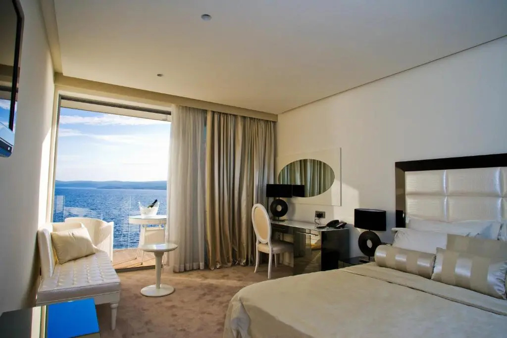 Superior Double room with balcony and with sea view (full double bed)
