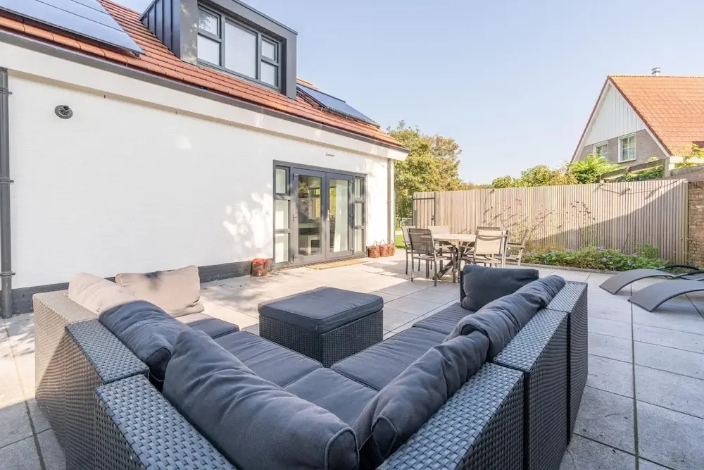 Spacious 6-person Holiday Home Near De Koog