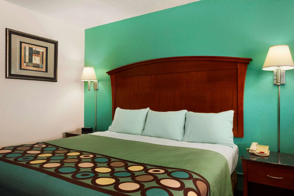Double room (full double bed)