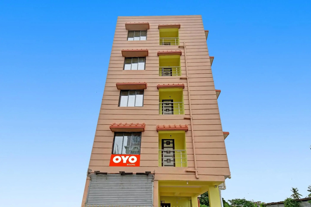 OYO Flagship 70045 Season