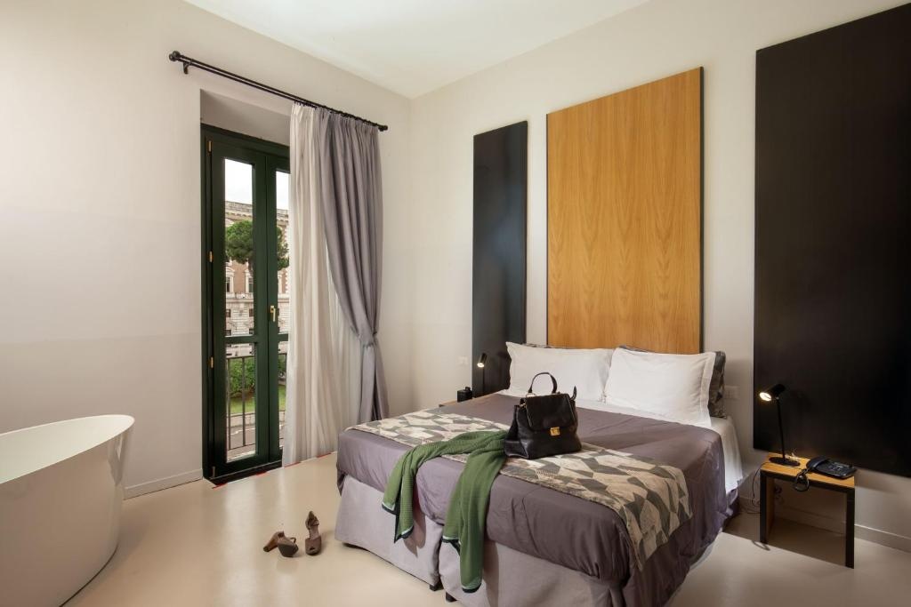 Deluxe Double room (full double bed) — room photo 2