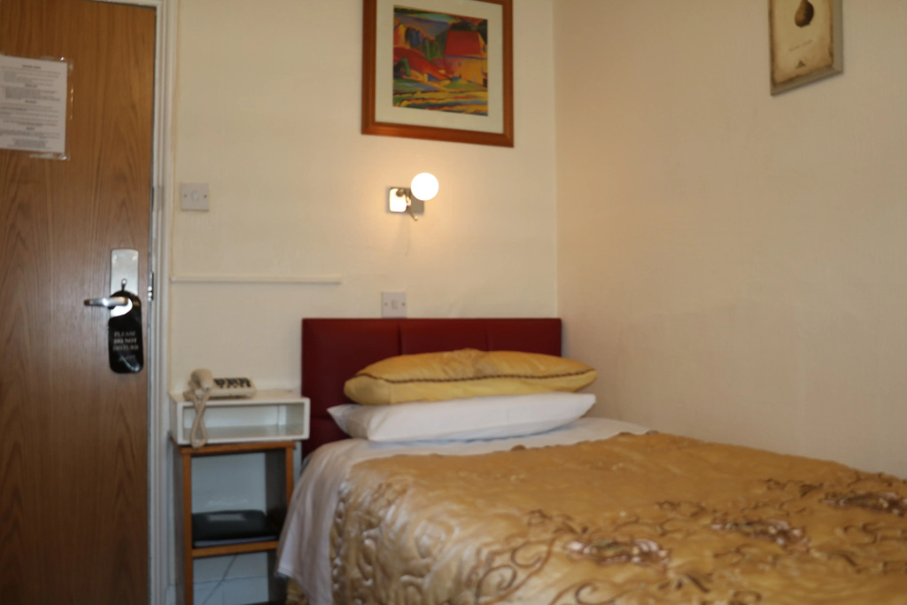 Barry House - Photo 3