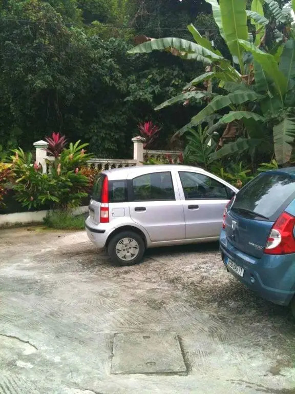 Appartement de 4 chambres avec piscine partagee jardin clos et wifi a Le Gosier a 5 km de la plage