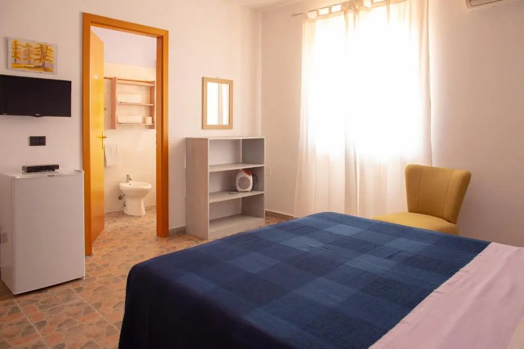 Standard Double room with sea view (full double bed)