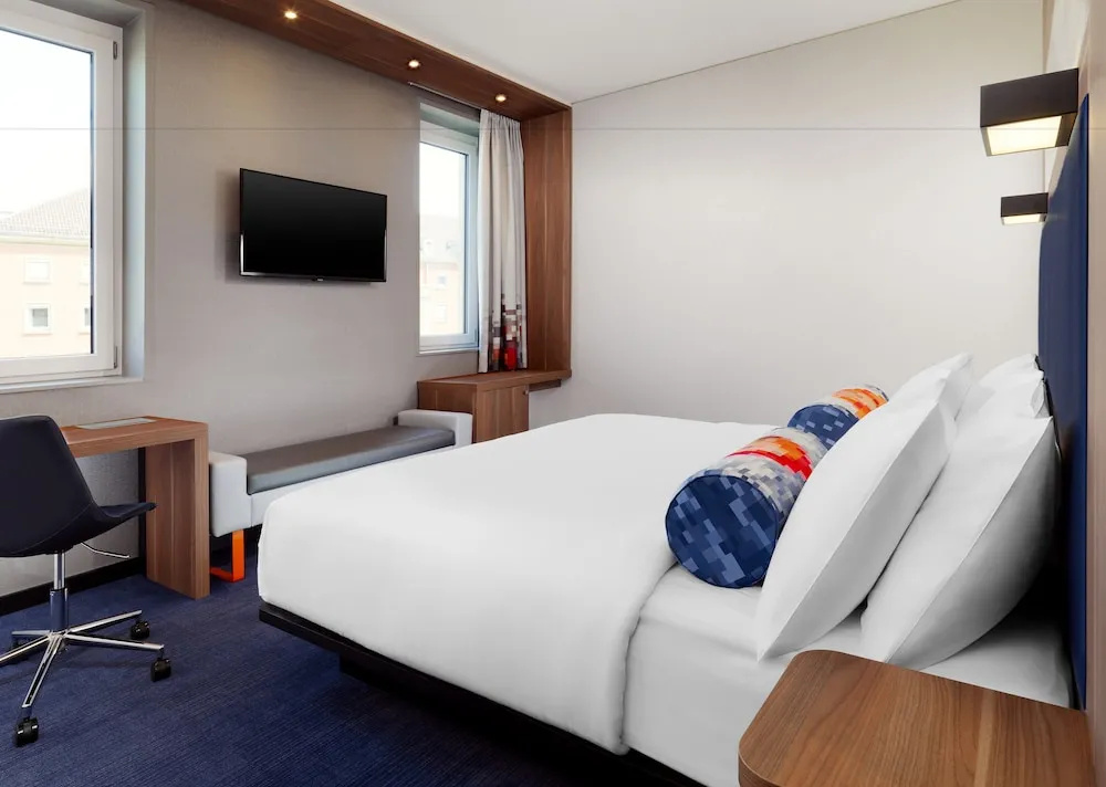 Urban Double Guest room with city view (full double bed)