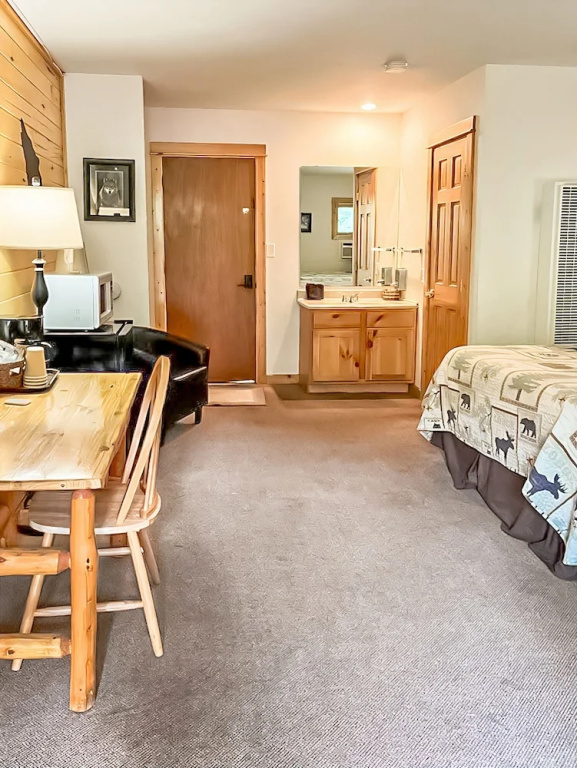Comfort Basement room with view