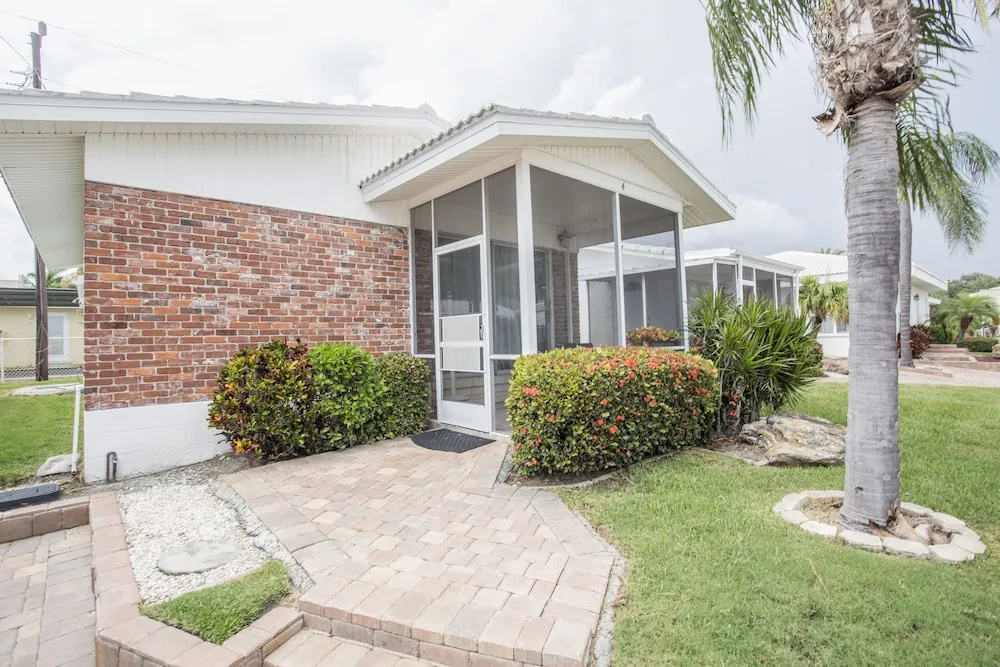Aloha Kai Unit 4 1 Bedroom 1 Bathroom Apts
