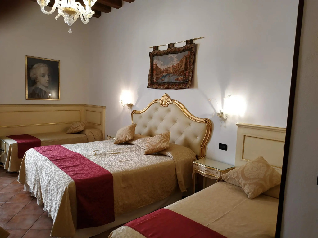 Standard Quadruple room