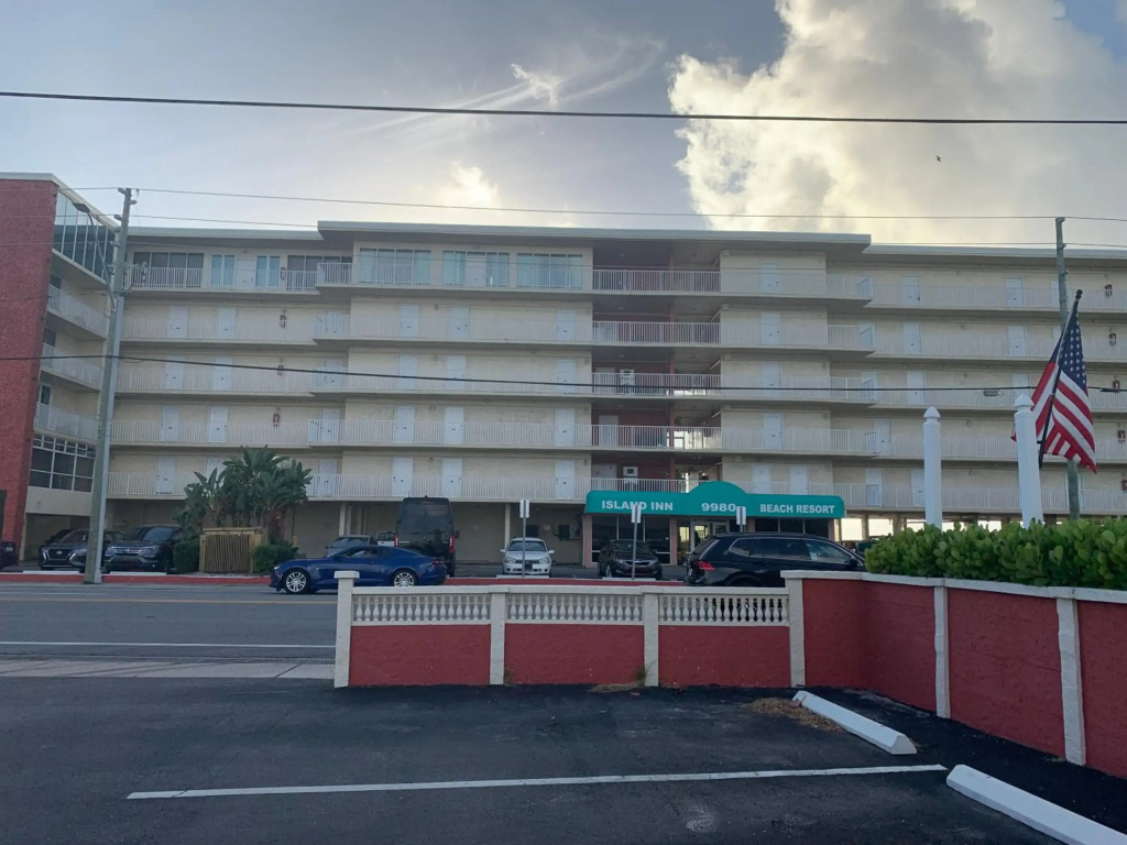 Island Inn Beach Resort