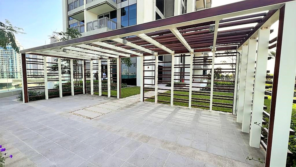 Stunning apartment beach front with balcony Dubai Marina