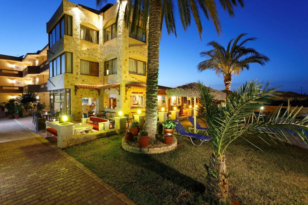 Danelis Studios and Apartments