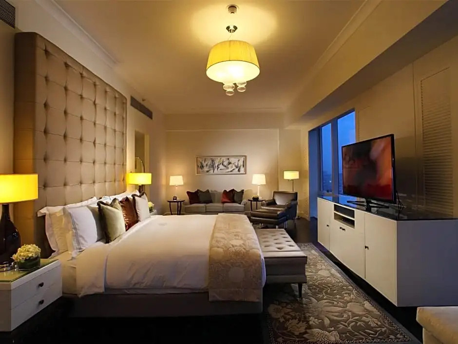 4 Bedrooms Apartment