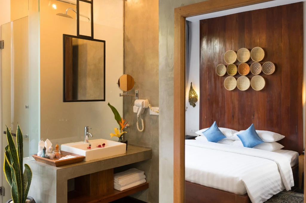 Deluxe Double room with balcony (full double bed)