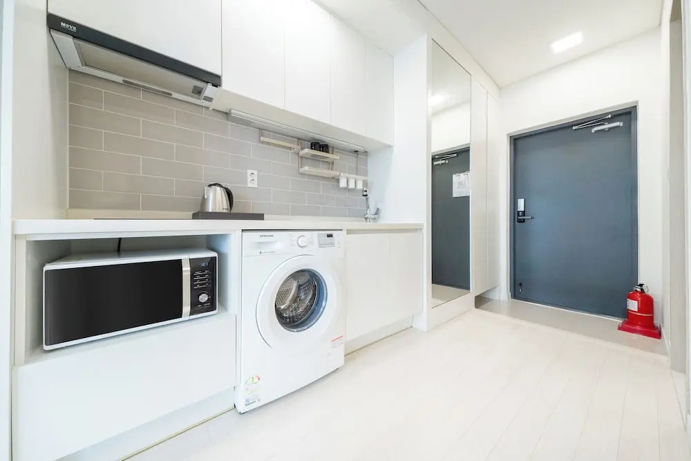 Superior Double room with balcony and with lake view (full double bed)