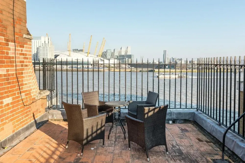 Stunning 3BD Riverside Flat Communal Roof Terrace
