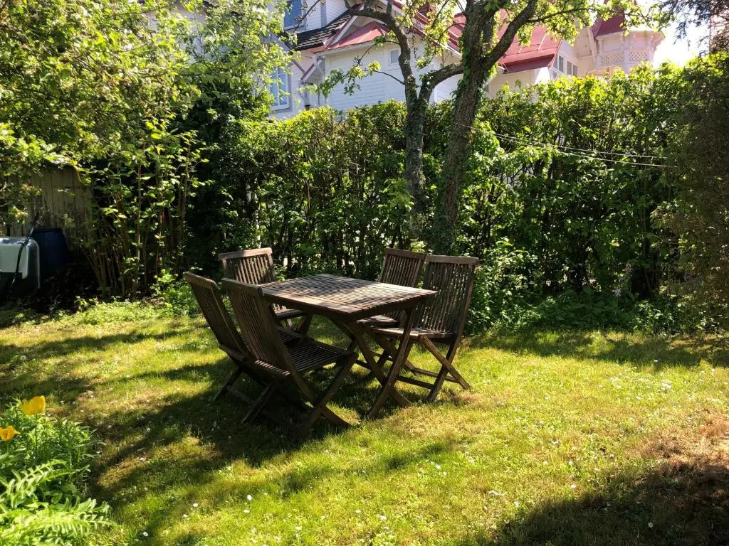 2 Bedrooms Apartment with garden view