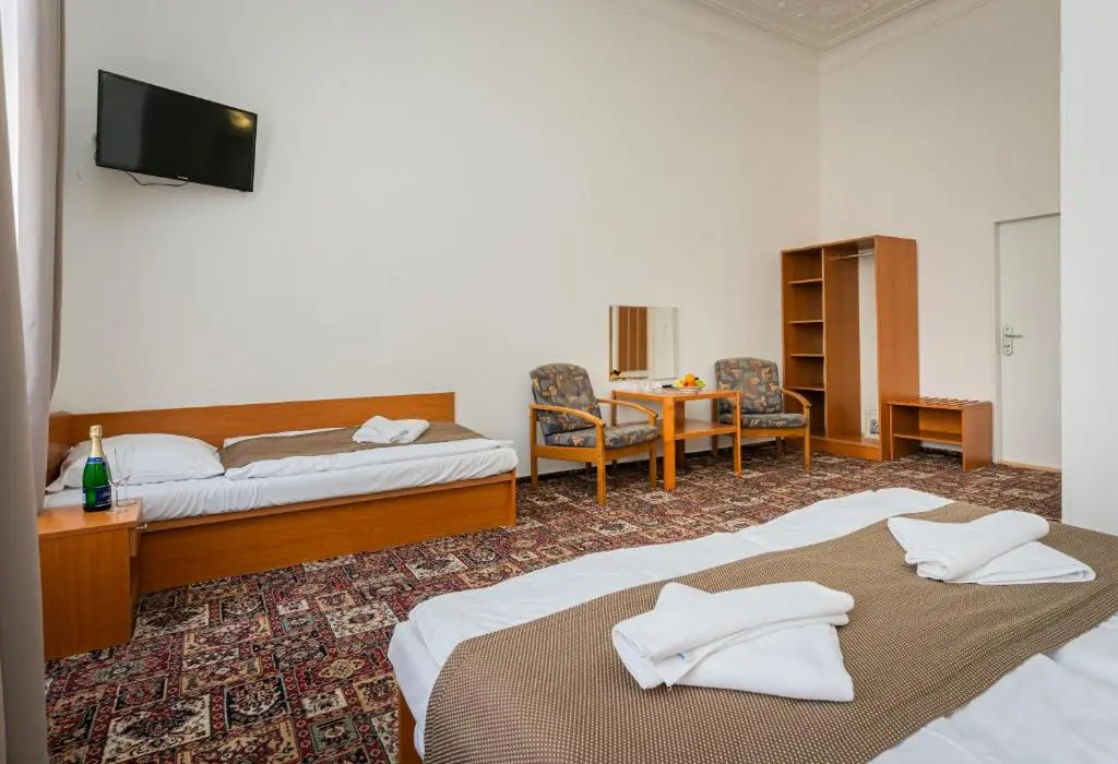Standard Triple room