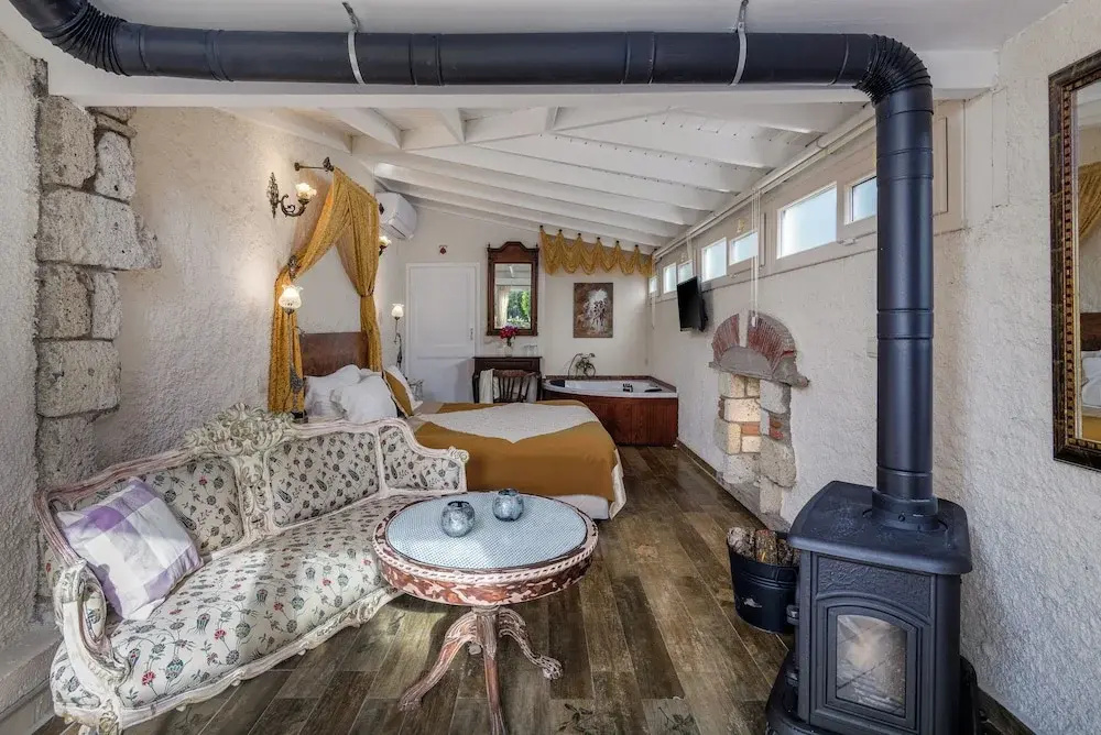 Double Suite (full double bed)