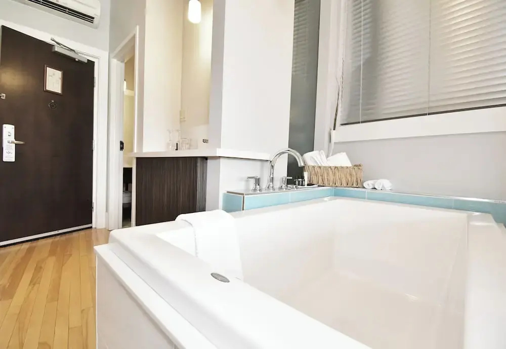 Double Junior Suite (full double bed)