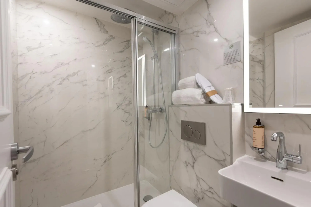Отель Hotel au Coeur de Republique в Париже