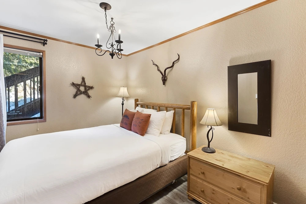 1 Bedroom Double Suite (full double bed)