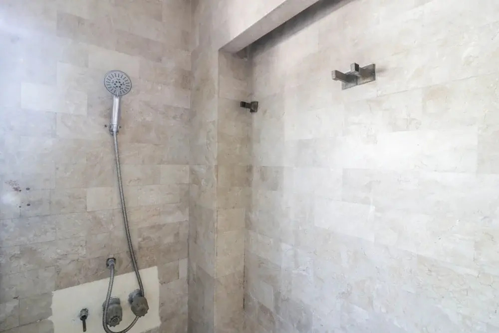 Кровать в общем номере в Kamuning Hostel