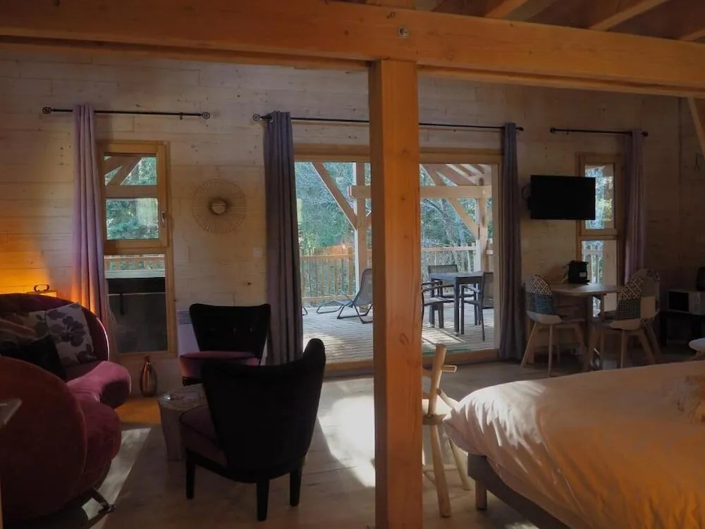 Voir la photo 1 — Les Lodges de Babylone