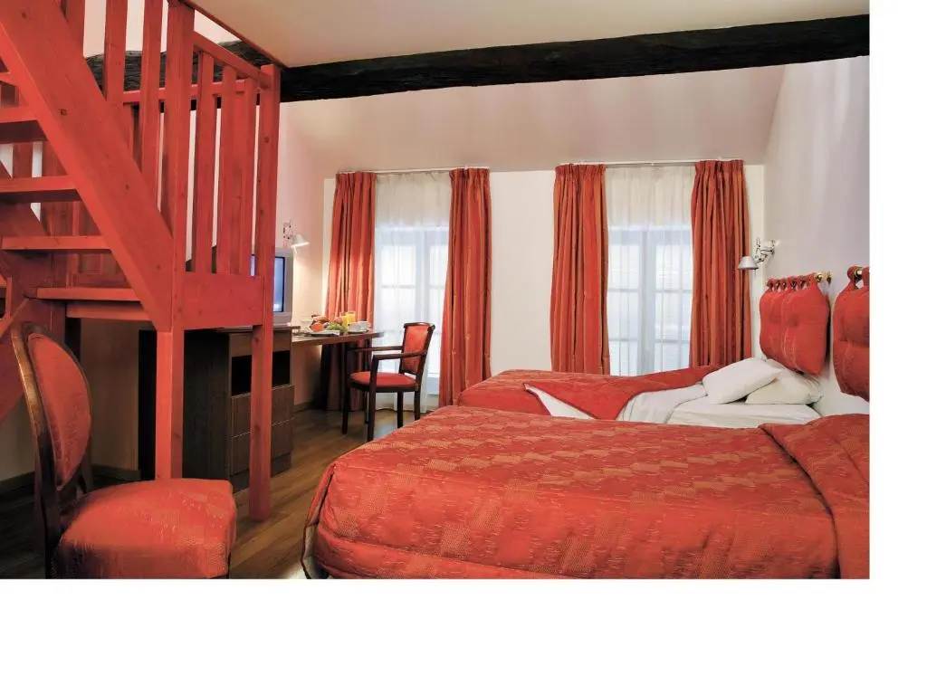 Standard Triple room