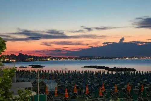 Beach & Waterfront