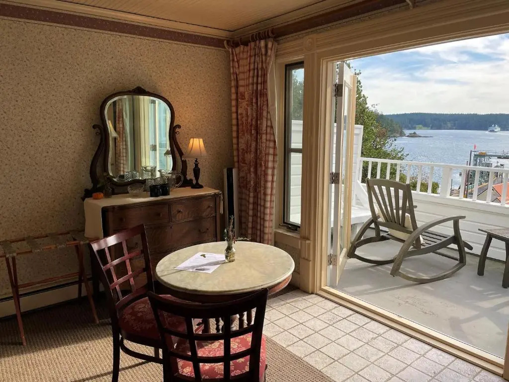 Deluxe Double room with balcony and with sea view (full double bed)