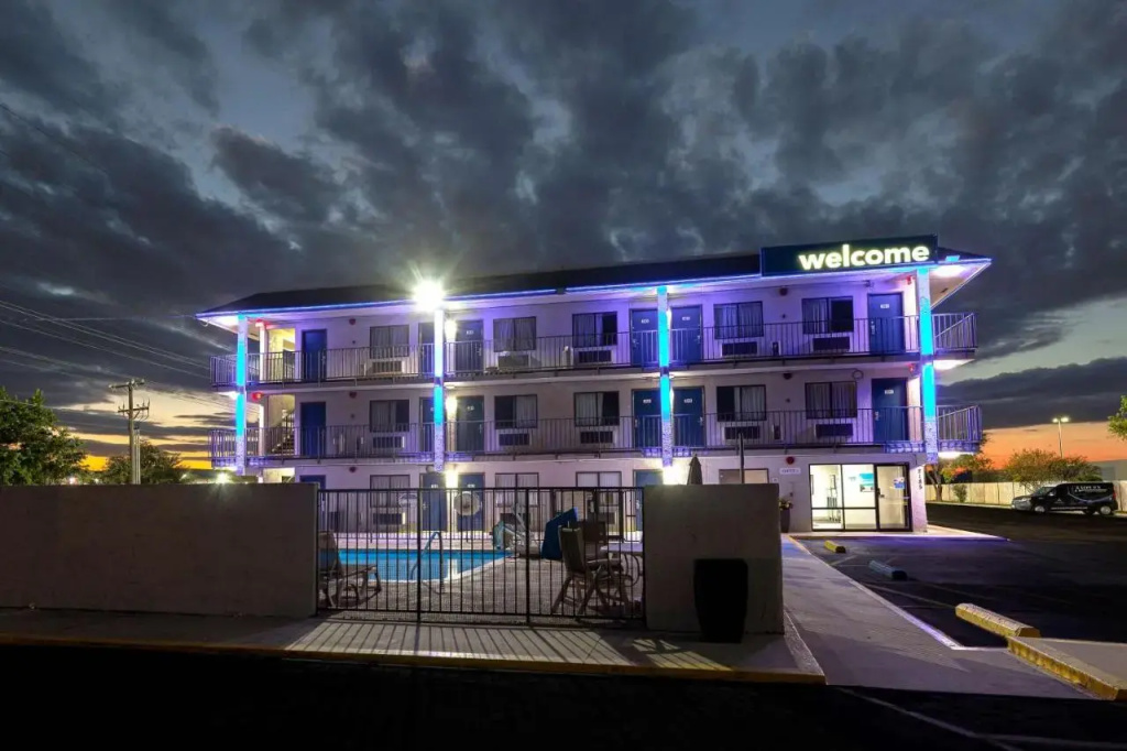 Super 8 San Antonio/near Seaworld