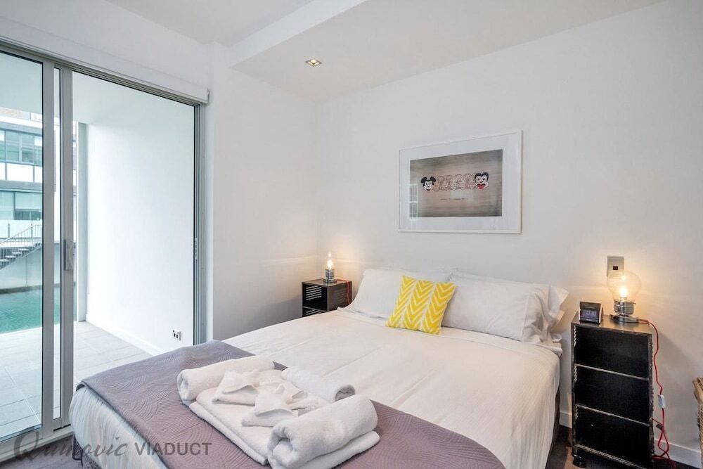 Отель QV Area Waterfront Apartment - 503, фото 3