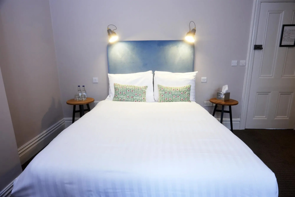 The Embankment by null