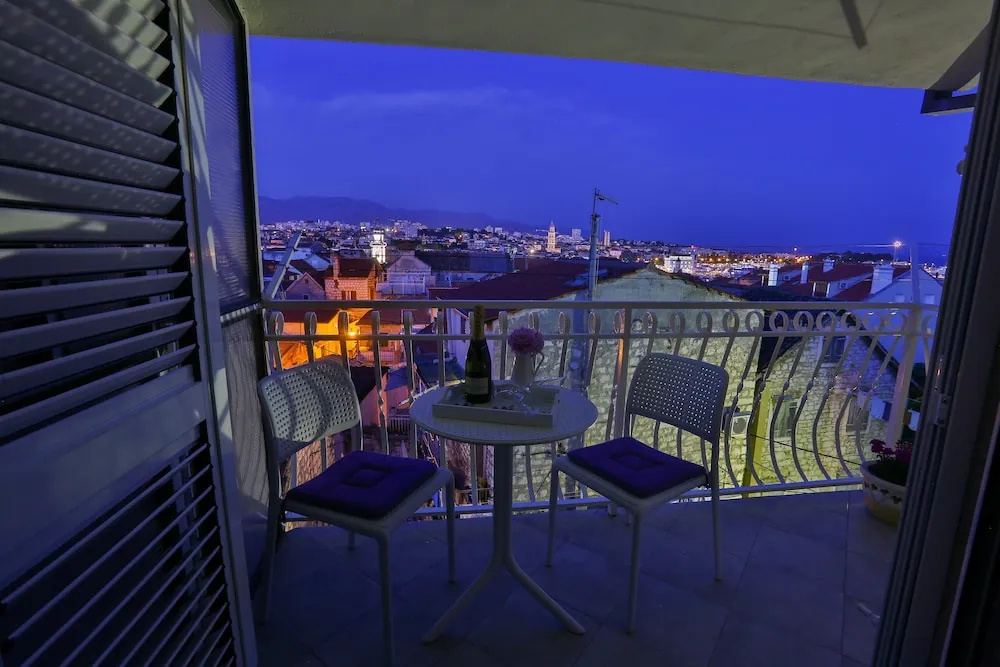 1 Bedroom Double Apartment (full double bed)