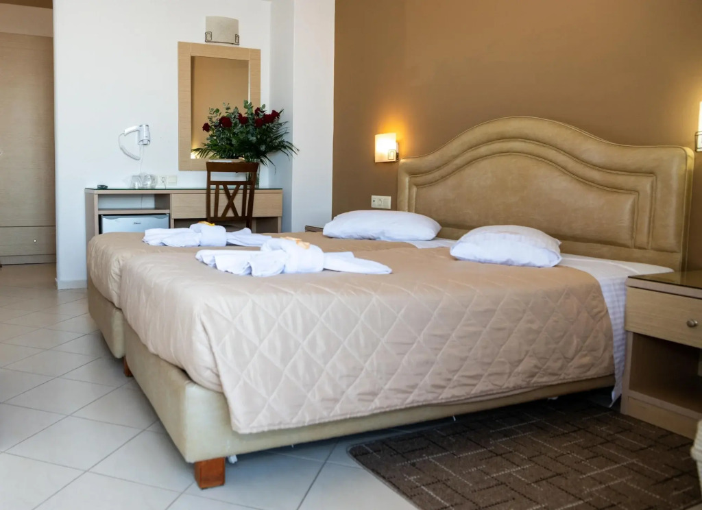 Kronos Hotel by null